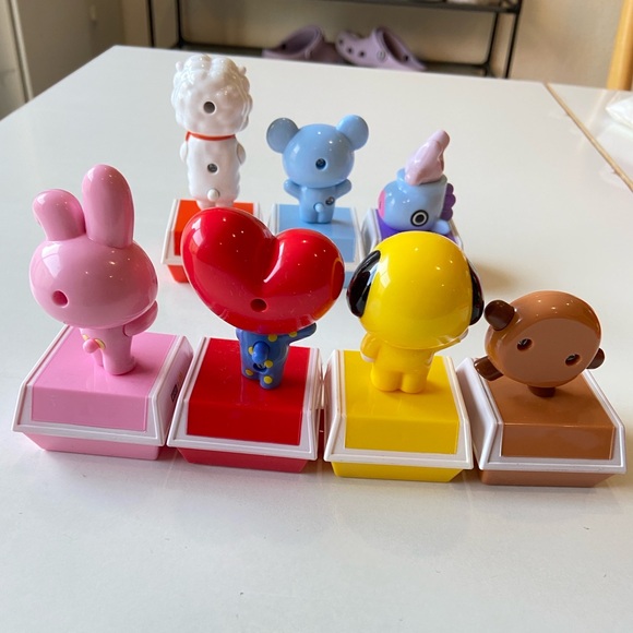 McDonald’s BTS Happy Meal BT21 x McDonald’s Toy Collectables New Open Complete - Picture 4 of 4